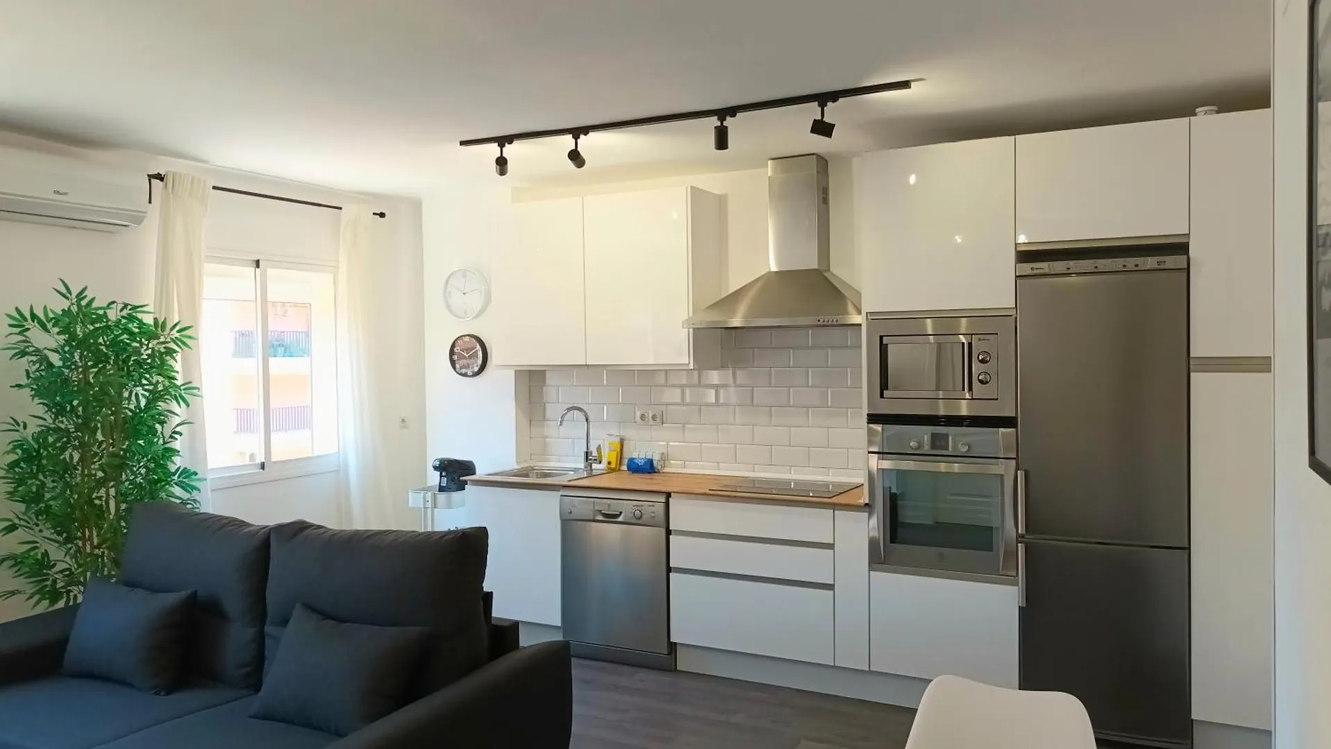 Apartamento Vacacional Cuarteles Málaga 0*,  Spagna